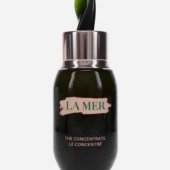 La Mer The Concentrate Serum 1.7 fl oz | Skin Barrier Repair & Renewal | Luxury. - Picture 2 of 3